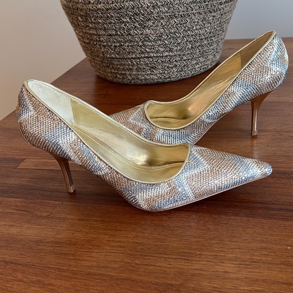 STUNNING Aldo NWOT gold and silver sparkly high heels size 6 - Picture 3 of 9